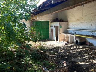 Maison à Quero. Se vende casa para reforma íntegra con salida a dos calles, ampl