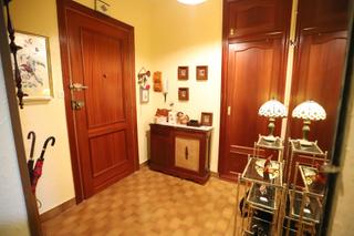 Piso en Alcázar de San Juan. Se vende piso próximo al hospital con 3 dormitorios, dos baños c