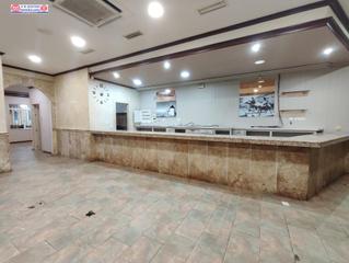 Location Local commercial à Alcázar de San Juan. Local hosteleria con comedor, barbacoa, cocina y baños adaptados