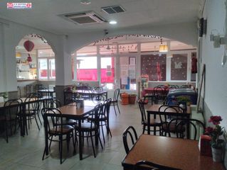 Locale commerciale in Pedro Muñoz. Se vende cafeteria y vivienda en el centro de pedro muñozciudad