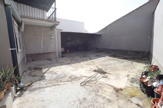 Casa a Campo de Criptana. Amplia casa en campo de criptana con patio y dos viviendas compl