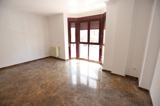 Etagenwohnung in Alcázar de San Juan. Amplio y céntrico piso en alcázar de san juan