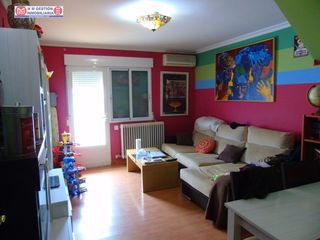Semi detached house in Alcázar de San Juan. Casa adosada de vpo ubicada junto al club de tenis que consta en