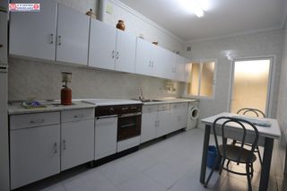 Casa a Quero. Amplia casa para reformar en el corazón de quero, castilla la ma