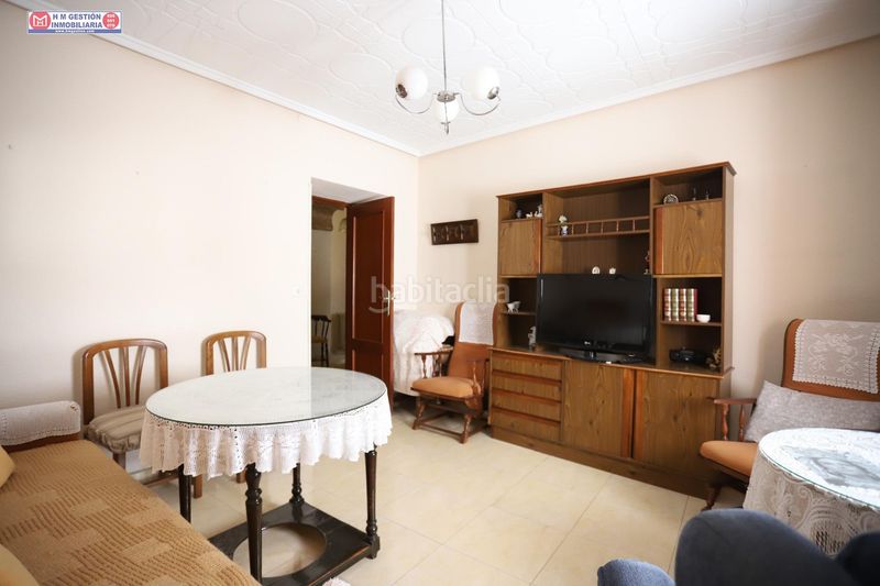 Foto 258b835e-6df9-42a2-ac42-4684f10316a8. Casa amplia casa en esquina con patio y garaje junto a aguas de alcázar en Alcázar de San Juan