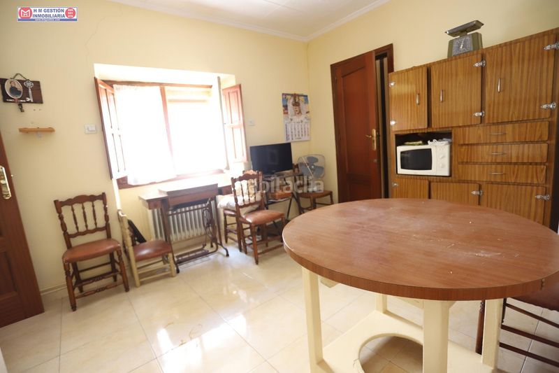 Foto 78e00c92-a13c-45a0-bbc9-3ba0f045d309. Casa amplia casa en esquina con patio y garaje junto a aguas de alcázar en Alcázar de San Juan