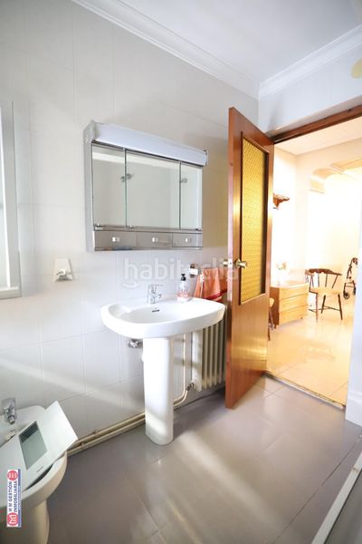 Foto 8aa40f7d-31e7-404a-b11c-eb4404e5dbdd. Casa amplia casa en esquina con patio y garaje junto a aguas de alcázar en Alcázar de San Juan
