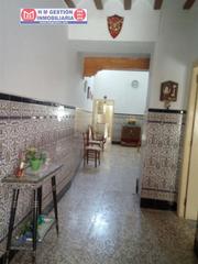 Casa a Quero. Casa totalmente amueblada en esquina sobre parcela de 122 metros