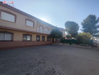 Mas à Puerto Lápice. Casa rural, 7 dormitorios dobles, bodega, con parcela de 38.000