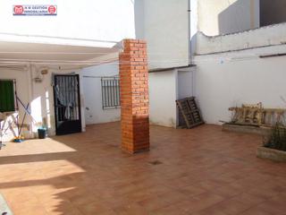Casa a Alcázar de San Juan. Casa de 2 plantas con 4 habitaciones y 2 baños completos y refor