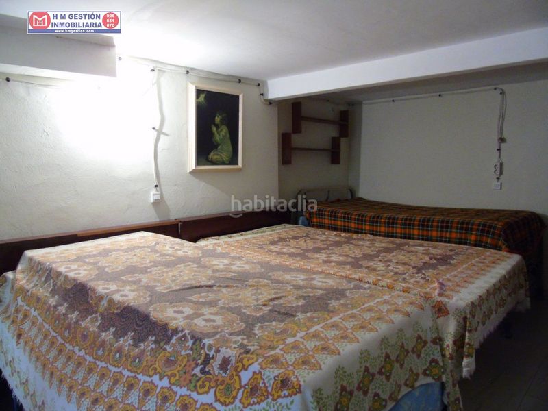 Foto 8cee57d5-dc3f-4936-bd63-54554419e269. Casa  en planta baja con local comercial mas salon , baño un dormitorioy en planta primera dos dormitorios y un baño , consultenos en Alcázar de San Juan