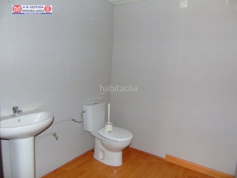 Foto f122c74c-9aa1-4062-a4aa-230fa67b2ea6. Casa  en planta baja con local comercial mas salon , baño un dormitorioy en planta primera dos dormitorios y un baño , consultenos en Alcázar de San Juan