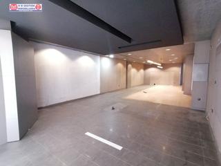 Lloguer Local Comercial a Herencia. Local comercial en pleno centro de herencia con baños adaptados,