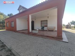Xalet a Alcázar de San Juan. Se vende chalet independiente de 239m2 en parcela de 5200 m2 par