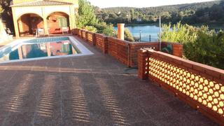 Chalet à Ruidera. Excelente  chalet, con piscina,  jardín y con unas vistas espect