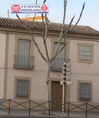 Casa a Alcázar de San Juan. Casa centrica a dos calles a reformar con patio, garaje, dormito
