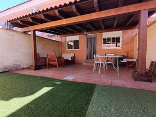 Casa adossada  Calle de carmen martín gaite