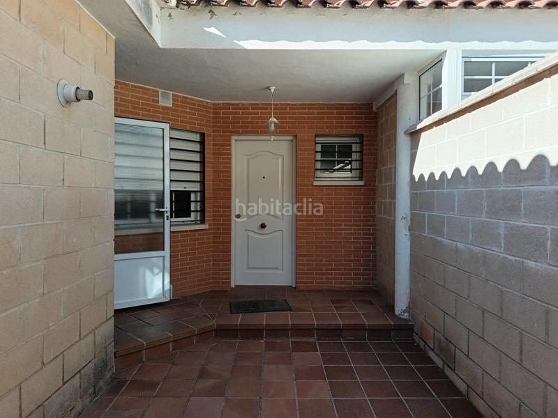 Foto b3a824d6-7e87-48e6-a442-a6259e25ecf1. Casa adossada amb calefacció aparcament a PAU 2-600 Puertollano