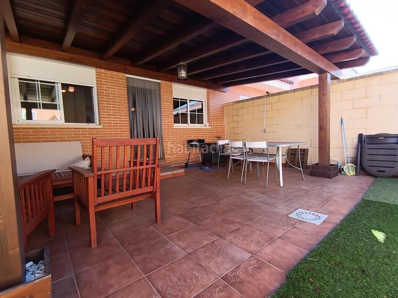 Foto df584ae9-d796-4348-8b50-09b66c40affe. Casa adossada amb calefacció aparcament a PAU 2-600 Puertollano