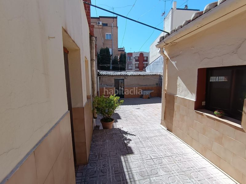 Foto a59d62ba-6a99-4893-8c3d-808a51524e81. Casa amb aparcament a Centro Puertollano