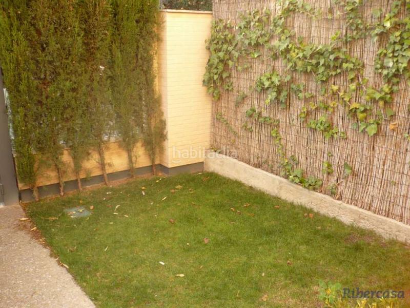 Foto 6ff442bd-c538-4e17-b096-0b9e7283b493. Casa adosada adosado con jardin y piscina en Azucarera Tudela