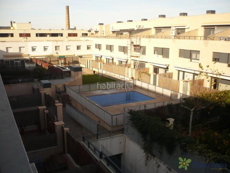 Foto f9e260f0-eef9-468b-af8c-b6b2d2e98cca. Casa adosada adosado con jardin y piscina en Azucarera Tudela