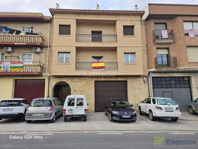 Foto b083548b-9755-40c4-b06a-18c9a8bfb1f5. Maison avec parking dans Igea