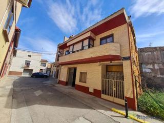 Maison à Calle espoz y mina 2. Gran casa tradicional en cortes