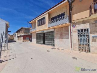 Lloguer Local Comercial  Plaza iglesia. Amplio local en cortes