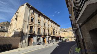 Pis a Avenida la rioja 18. Amplio y luminoso piso en cervera