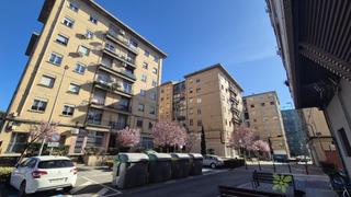 Pis  Calle serafn azcona gamen. Amplio piso de cuatro dormitorios