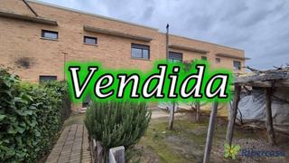 Maison jumelée à Fustiñana. Adosado en fustiñana