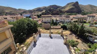 Casa a Cervera del Río Alhama. Gran casa con posibilidad de negocio en planta baja