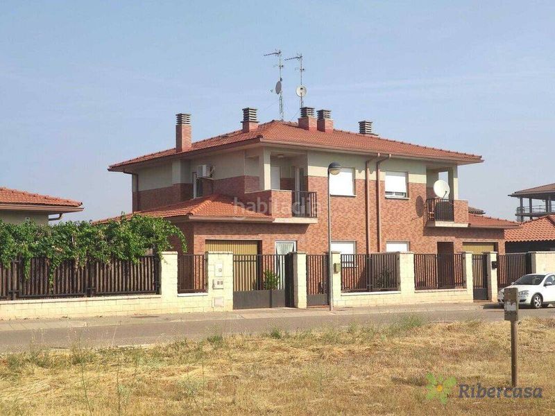 Foto 1bb7a891-55ed-446a-94e0-7fc714bfe84d. Casa amb aparcament a Castejón