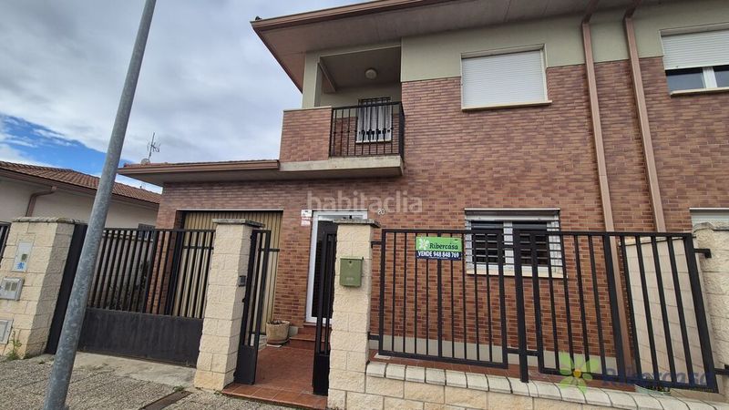 Foto 1f87051b-59d3-4809-af78-791cb56ebbed. Casa amb aparcament a Castejón