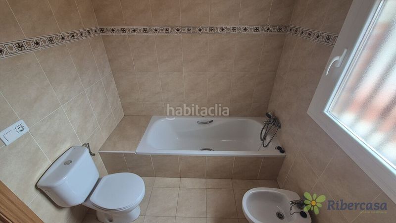 Foto 2a5f13fc-34a4-4bb1-afb4-a81d9b88c8ea. Casa amb aparcament a Castejón