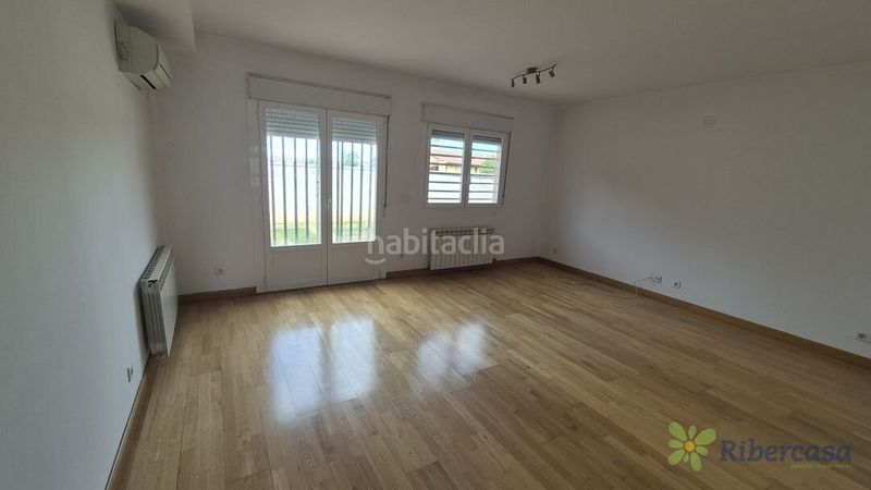 Foto 4f074477-7383-4364-ace8-7ac8a76107a0. Casa amb aparcament a Castejón