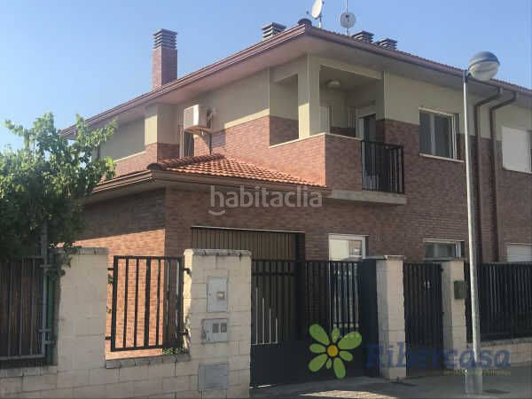 Foto 5e01c01f-72f8-4d17-a79f-3f09cf462bd0. Casa amb aparcament a Castejón