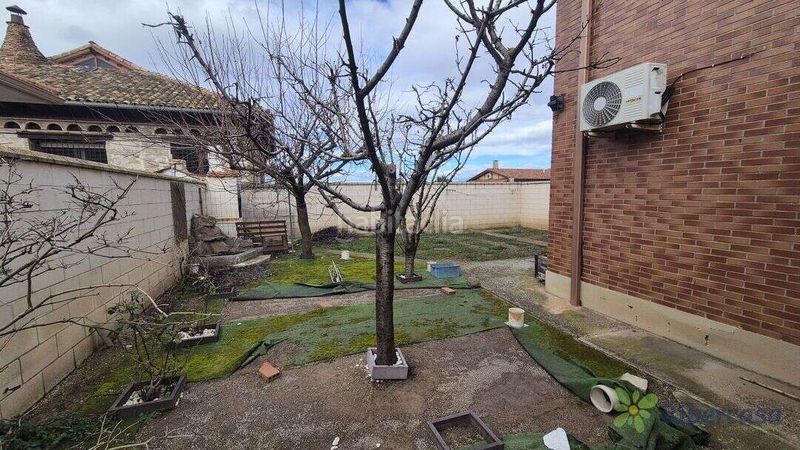 Foto 69a4ec4b-1e1f-4bd4-a79a-753d3e352aba. Casa amb aparcament a Castejón