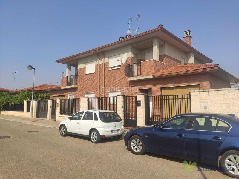 Foto 8e5f7eae-b10a-41fd-b293-3cf02b8017ef. Casa amb aparcament a Castejón