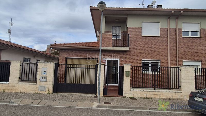 Foto 961b39cf-b1a0-432d-ac28-31efbd3ce7cb. Casa amb aparcament a Castejón