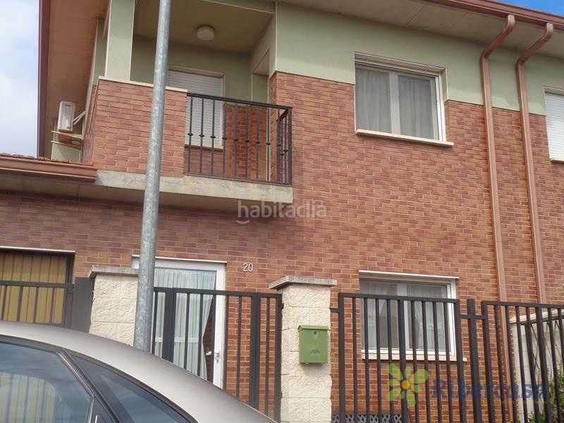 Foto af830ec0-b528-43d5-83f3-2cca3a879de7. Casa amb aparcament a Castejón