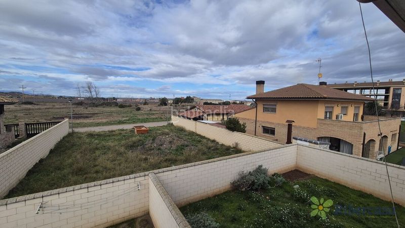 Foto bb30f886-2c9a-4cac-a8f2-15a302a1ab21. Casa amb aparcament a Castejón