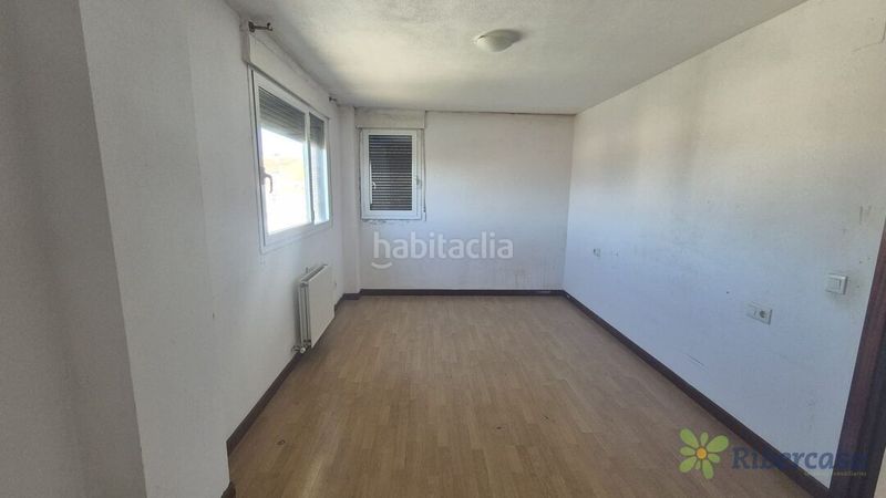 Foto a737b4dd-c73d-4656-a3c9-094ffc42e98d. Casa amb aparcament a Fustiñana