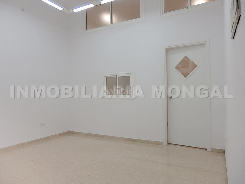 Foto 540bd289-3ba2-4ab5-9f06-18ed9904b940. Alquiler local comercial , situado en calle principal, apto para cualquier actividad. en Sant Boi de Llobregat