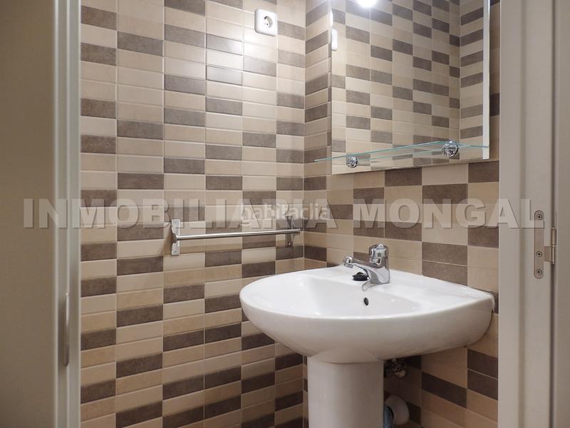 Foto b586c983-9e90-4498-bea7-3206567a9fe2. Alquiler local comercial , situado en calle principal, apto para cualquier actividad. en Sant Boi de Llobregat