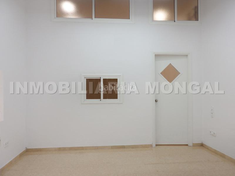 Foto bd9276fd-6a19-4ca1-9801-0f4813c5f0af. Alquiler local comercial , situado en calle principal, apto para cualquier actividad. en Sant Boi de Llobregat