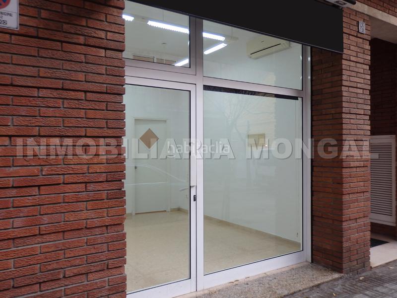 Foto dbdc54a2-2272-4d53-8e1b-e619f51b53d7. Alquiler local comercial , situado en calle principal, apto para cualquier actividad. en Sant Boi de Llobregat