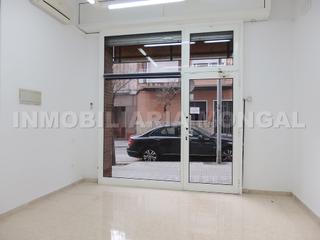 Local commercial  N/a. Perfecto local comercial, situado en calle principal, apto para
