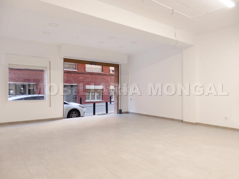 Foto a0990eb6-3a88-4af4-9efc-5dd1ad80a8b4. Alquiler local comercial en n/a perfecto local comercial junto avenida principal, reformado, apto para cualquier actividad. en Cornellà de Llobregat